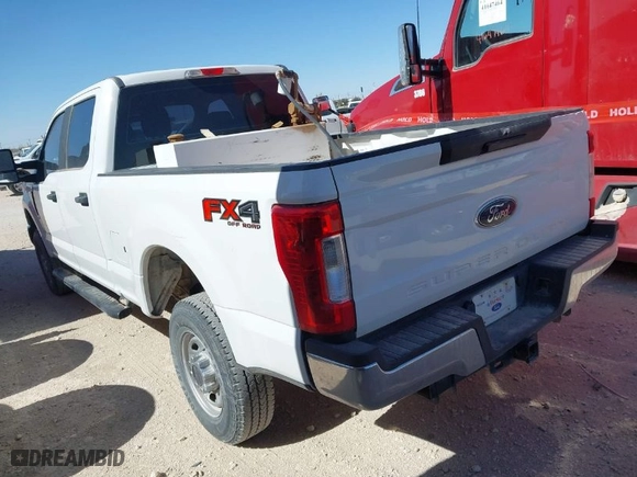 2019 Ford Super Duty F-250 SRW XL with VIN 1FT7W2B65KED26568, listed as a IAAI auction lot 41839913 with 159,443 mi miles. Bid and sale history available at carsss.com. Image 14.