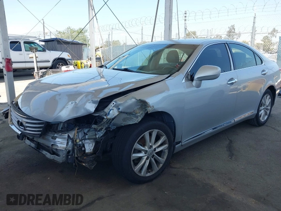 2012 Lexus ES 330 z VIN JTHBK1EGXC2495247, wystawiony jako IAAI lot #42398001 z przebiegiem 135 058 mil mil oraz . Historia ofert i sprzedaży dostępna na DreamBid. Obrazek 18.