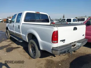 2000 Ford Super Duty F-250 XL with VIN 1FTNW21F5YEB57752, listed as a IAAI auction lot 40702428 with 323,191 mi miles. Bid and sale history available at carsss.com. Image 3.