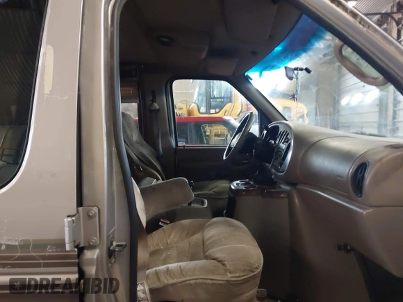 2002 Ford Econoline Cargo Recreational with VIN 1FDRE14L22HB53224, listed as a IAAI auction lot 41967017 with 202,065 mi miles. Bid and sale history available at carsss.com. Image 5.