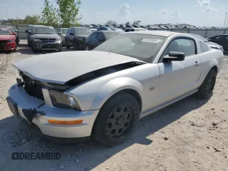 2006 Ford Mustang GT Deluxe z VIN 1ZVFT82H565248899, wystawiony jako Copart lot #52450805 z przebiegiem 166 284 mil mil oraz Czysty tytuł • Clean title. Historia ofert i sprzedaży dostępna na DreamBid. Obrazek 1.