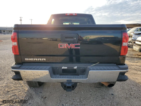 2018 GMC Sierra 2500HD with VIN 1GT12REG8JF167083, listed as a Copart auction lot 42046755 with 204,046 mi miles and Salvage Title. Bid and sale history available at carsss.com. Image 6.