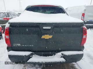 2013 Chevrolet Avalanche LS with VIN 3GNTKEE70DG230026, listed as a IAAI auction lot 41306545 with 208,557 mi miles. Bid and sale history available at carsss.com. Image 16.