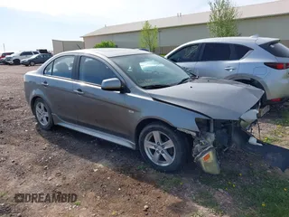2013 Mitsubishi Lancer SE z VIN JA32V2FW4DU008701, wystawiony jako IAAI lot #42260030 z przebiegiem 136 741 mil mil oraz . Historia ofert i sprzedaży dostępna na DreamBid. Obrazek 1.