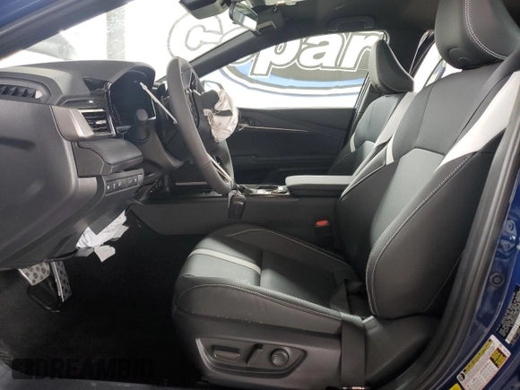 2025 Toyota Camry LE z VIN 4T1DAACK9SU164954, wystawiony jako Copart lot #60821285 z przebiegiem 9 924 mil mil oraz Szkoda całkowita • Salvage title. Historia ofert i sprzedaży dostępna na DreamBid. Obrazek 7.