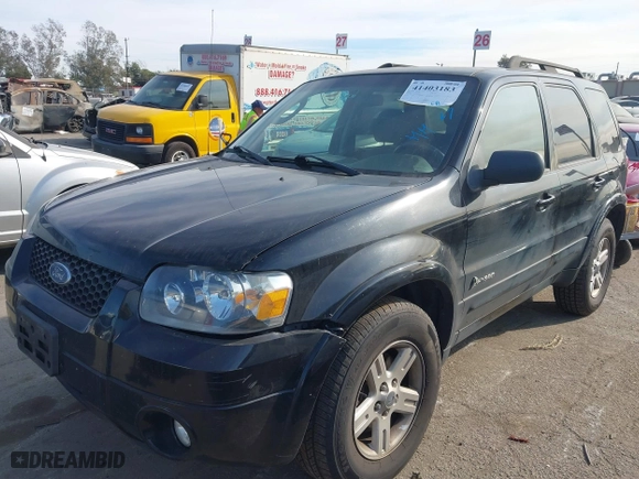 2007 Ford Escape Hybrid with VIN 1FMCU59H77KB97749, listed as a IAAI auction lot 41403183 with 1 mi miles. Bid and sale history available at carsss.com. Image 2.