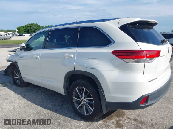 2018 Toyota Highlander Hybrid XLE с VIN 5TDJGRFH2JS051886, выставлен на аукционе IAAI как лот 42739821 с пробегом 131 880 миль миль и . История ставок и продаж доступна на DreamBid. Изображение 3.