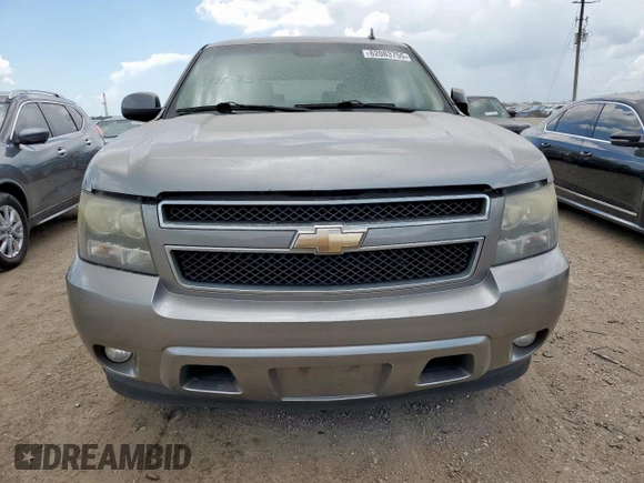 2008 Chevrolet Tahoe 3LT z VIN 1GNFC13008R275028, wystawiony jako Copart lot #62083755 z przebiegiem 196 299 mil mil oraz Czysty tytuł • Clean title. Historia ofert i sprzedaży dostępna na DreamBid. Obrazek 5.