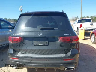 2021 Mercedes-Benz GLB 250 z VIN W1N4M4HB8MW115802, wystawiony jako IAAI lot #41738469 z przebiegiem 41 980 mil mil oraz . Historia ofert i sprzedaży dostępna na DreamBid. Obrazek 16.