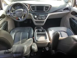 2020 Chrysler Voyager LXi z VIN 2C4RC1DG9LR256949, wystawiony jako Copart lot #44769975 z przebiegiem 182 839 mil mil oraz Czysty tytuł • Clean title. Historia ofert i sprzedaży dostępna na DreamBid. Obrazek 8.