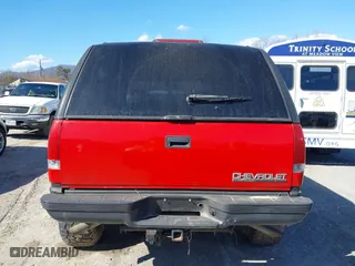 1999 Chevrolet Tahoe with VIN 3GNEK18R7XG189820, listed as a IAAI auction lot 41631906 with 212,720 mi miles. Bid and sale history available at carsss.com. Image 17.