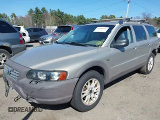 2004 Volvo V70 XC70 with VIN YV1SZ59H241149069, listed as a IAAI auction lot 42096186 with 187,986 mi miles. Bid and sale history available at carsss.com. Image 2.
