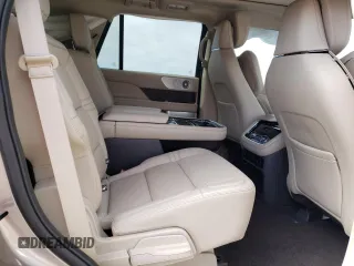 2020 Lincoln Navigator Reserve z VIN 5LMJJ2KTXLEL15201, wystawiony jako Copart lot #41834304 z przebiegiem 18 994 mil mil oraz . Historia ofert i sprzedaży dostępna na DreamBid. Obrazek 12.