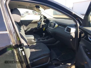 2020 Kia Sorento L with VIN 5XYPG4A30LG698215, listed as a IAAI auction lot 41637217 with 37,320 mi miles. Bid and sale history available at carsss.com. Image 5.