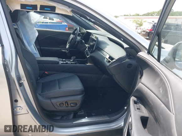 2024 Lexus RX 350 with VIN JTJCHMAAXR2020243, listed as a IAAI auction lot 42163373 with 6,970 mi miles and . Bid and sale history available at DreamBid. Image 5.