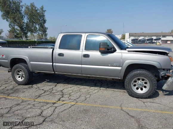 2007 Chevrolet Silverado 2500HD Classic LT3 with VIN 1GCHK23D07F175475, listed as a IAAI auction lot 40584772 with 253,562 mi miles. Bid and sale history available at carsss.com. Image 13.