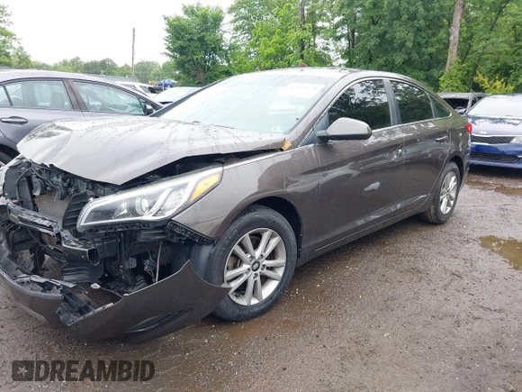 2015 Hyundai Sonata SE z VIN 5NPE24AFXFH150090, wystawiony jako IAAI lot #42341428 z przebiegiem 133 157 mil mil oraz . Historia ofert i sprzedaży dostępna na DreamBid. Obrazek 2.