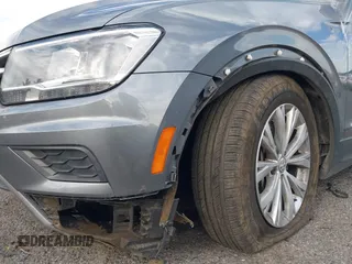 2019 Volkswagen Tiguan S с VIN 3VV1B7AX4KM023236, выставлен на аукционе IAAI как лот 41687279 с пробегом 42 222 миль миль и . История ставок и продаж доступна на DreamBid. Изображение 6.