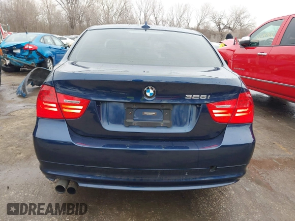 2011 BMW 3 Series 328i xDrive with VIN WBAPK7C58BF087877, listed as a IAAI auction lot 41250323 with 161,100 mi miles. Bid and sale history available at carsss.com. Image 16.