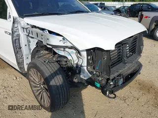 2020 Lincoln Navigator Reserve with VIN 5LMJJ2LT5LEL09160, listed as a IAAI auction lot 42114190 with 35,544 mi miles and . Bid and sale history available at DreamBid. Image 6.