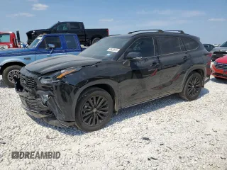 2024 Toyota Highlander LE z VIN 5TDKDRAH9RS549647, wystawiony jako Copart lot #53623515 z przebiegiem 26 887 mil mil oraz Szkoda całkowita • Salvage title. Historia ofert i sprzedaży dostępna na DreamBid. Obrazek 1.