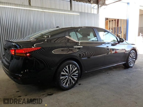 2025 Nissan Altima SV with VIN 1N4BL4DV9SN351630, listed as a Copart auction lot 54365375 with 6,098 mi miles and Clean Title. Bid and sale history available at DreamBid. Image 3.