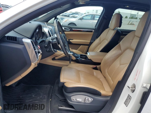 2018 Porsche Cayenne z VIN WP1AA2A26JKA02370, wystawiony jako Copart lot #59009385 z przebiegiem 87 050 mil mil oraz Czysty tytuł • Clean title. Historia ofert i sprzedaży dostępna na DreamBid. Obrazek 7.