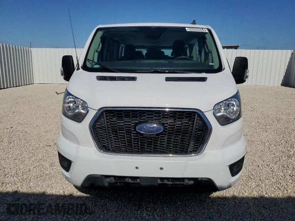 2021 Ford Transit Passenger XL z VIN 1FBAX2Y89MKA31848, wystawiony jako Copart lot #86008884 z przebiegiem 86 476 mil mil oraz Czysty tytuł • Clean title. Historia ofert i sprzedaży dostępna na DreamBid. Obrazek 5.
