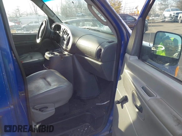 2005 Ford Econoline Cargo with VIN 1FTNE24W25HA44320, listed as a IAAI auction lot 41336276 with 236,671 mi miles. Bid and sale history available at carsss.com. Image 5.