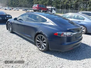 2013 Tesla Model S Performance z VIN 5YJSA1DP2DFP06669, wystawiony jako IAAI lot #42161357 z przebiegiem 177 710 mil mil oraz . Historia ofert i sprzedaży dostępna na DreamBid. Obrazek 3.