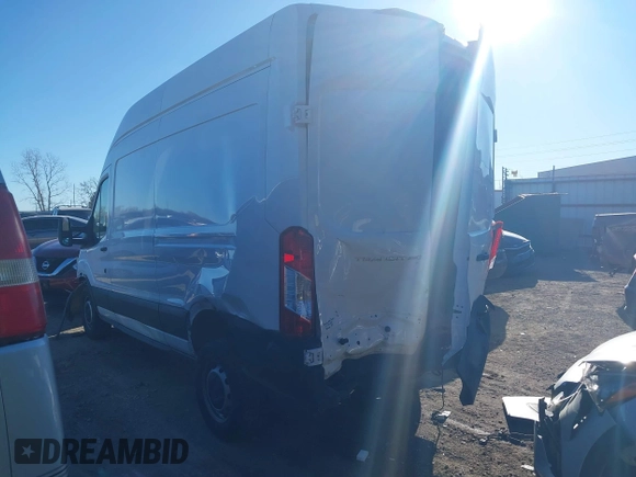 2019 Ford Transit z VIN 1FTYR2XM0KKB31496, wystawiony jako IAAI lot #41060049 z przebiegiem 60 004 mil mil oraz . Historia ofert i sprzedaży dostępna na DreamBid. Obrazek 3.