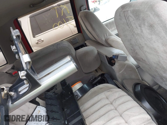 1992 GMC Suburban z VIN 1GKEC16K9NJ722021, wystawiony jako IAAI lot #42255371 z przebiegiem 180 966 mil mil oraz . Historia ofert i sprzedaży dostępna na DreamBid. Obrazek 8.