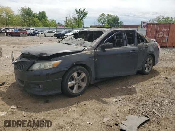 2011 Toyota Camry LE z VIN 4T1BF3EK4BU143155, wystawiony jako Copart lot #56717145 z przebiegiem Nie podano mil oraz Szkoda całkowita • Salvage title. Historia ofert i sprzedaży dostępna na DreamBid. Obrazek 1.