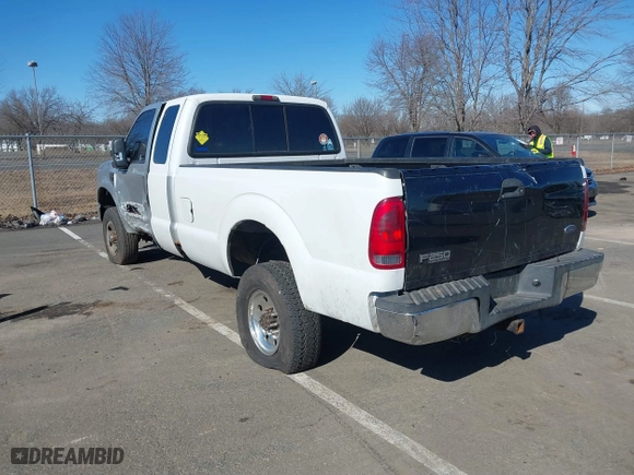 2003 Ford Super Duty F-350 SRW XL with VIN 1FTSX31L83EB98073, listed as a IAAI auction lot 41582135 with 255,455 mi miles. Bid and sale history available at carsss.com. Image 3.