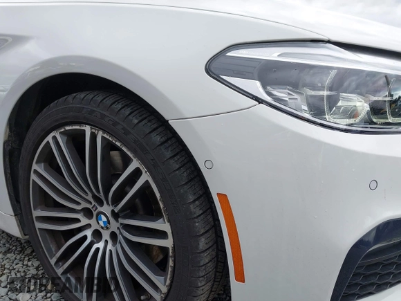 2019 BMW 5 Series 530e with VIN WBAJA9C57KB389401, listed as a IAAI auction lot 42565098 with 52,343 mi miles and . Bid and sale history available at DreamBid. Image 6.
