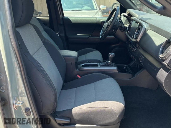 2023 Toyota Tacoma SR5 z VIN 3TMAZ5CN3PM210839, wystawiony jako Copart lot #56557005 z przebiegiem 17 767 mil mil oraz Czysty tytuł • Clean title. Historia ofert i sprzedaży dostępna na DreamBid. Obrazek 5.