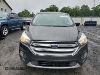 2017 Ford Escape SE z VIN 1FMCU9GD4HUE68604, wystawiony jako Copart lot #61170775 z przebiegiem 152 286 mil mil oraz Czysty tytuł • Clean title. Historia ofert i sprzedaży dostępna na DreamBid. Obrazek 5.