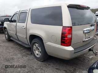 2010 Chevrolet Suburban LS with VIN 1GNUCHE03AR226103, listed as a IAAI auction lot 41729881 with 201,479 mi miles. Bid and sale history available at carsss.com. Image 3.