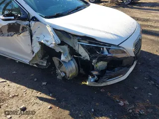 2016 Hyundai Sonata Hybrid Limited with VIN KMHE34L18GA017816, listed as a IAAI auction lot 40979824 with 85,466 mi miles. Bid and sale history available at carsss.com. Image 6.