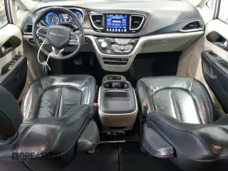 2017 Chrysler Pacifica Touring L with VIN 2C4RC1BG2HR752220, listed as a Copart auction lot 52974835 with 152,239 mi miles and Salvage Title. Bid and sale history available at DreamBid. Image 8.
