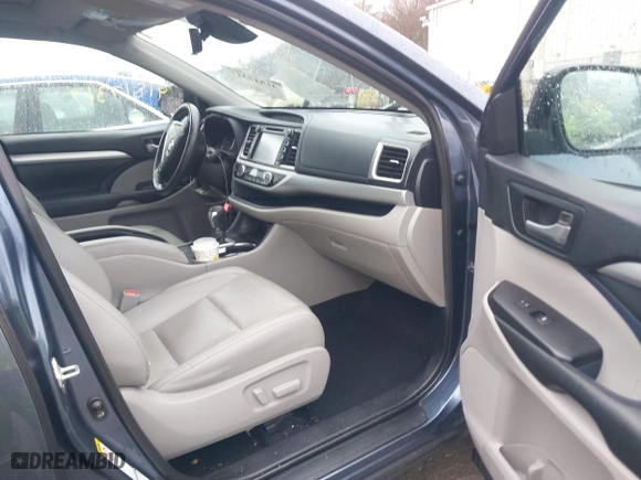 2019 Toyota Highlander SE with VIN 5TDJZRFH1KS959015, listed as a IAAI auction lot 41817317 with 98,365 mi miles. Bid and sale history available at carsss.com. Image 5.