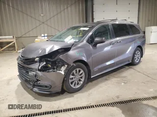 2021 Toyota Sienna LE z VIN 5TDBRKEC8MS059247, wystawiony jako Copart lot #51458705 z przebiegiem 68 534 mil mil oraz Szkoda całkowita • Salvage title. Historia ofert i sprzedaży dostępna na DreamBid. Obrazek 1.