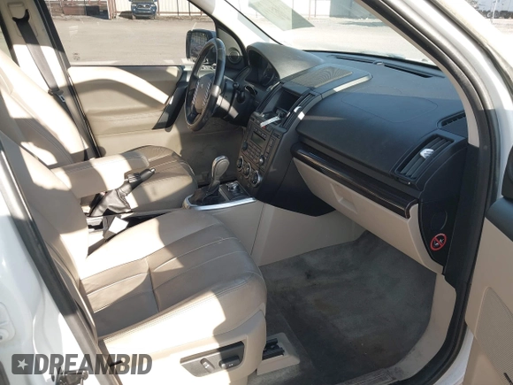 2011 Land Rover LR2 HSE z VIN SALFR2BN4BH276845, wystawiony jako IAAI lot #41985191 z przebiegiem 226 251 mil mil oraz . Historia ofert i sprzedaży dostępna na DreamBid. Obrazek 5.