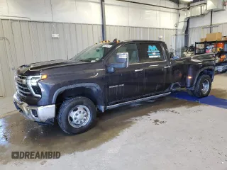 2024 Chevrolet Silverado 3500HD LTZ z VIN 1GC4YUEY8RF280227, wystawiony jako Copart lot #53797205 z przebiegiem 79 583 mil mil oraz Szkody całkowita. Historia ofert i sprzedaży dostępna na DreamBid. Obrazek 1.