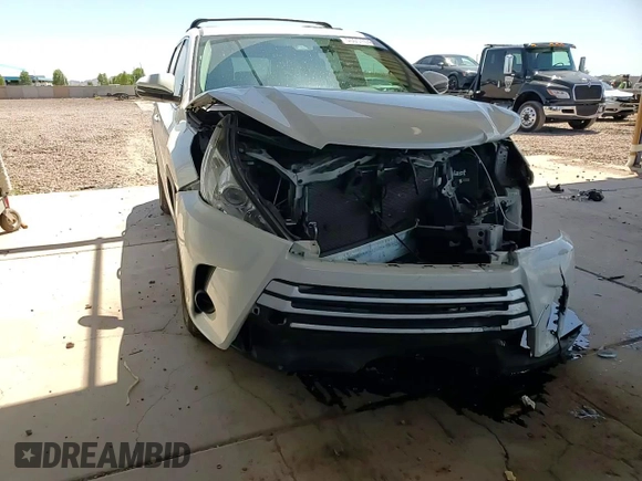 2019 Toyota Highlander LE z VIN 5TDZZRFH1KS367536, wystawiony jako Copart lot #55051045 z przebiegiem 67 732 mil mil oraz Szkoda całkowita • Salvage title. Historia ofert i sprzedaży dostępna na DreamBid. Obrazek 13.