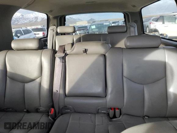 2005 Chevrolet Suburban Z71 with VIN 3GNFK16ZX5G275563, listed as a Copart auction lot 85082084 with 217,164 mi miles and Salvage Title. Bid and sale history available at carsss.com. Image 10.