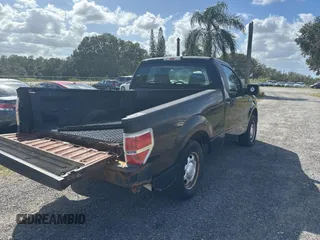 2013 Ford F-150 XL z VIN 1FTMF1CM7DFE09796, wystawiony jako Copart lot #80990504 z przebiegiem 67 872 mil mil oraz Czysty tytuł • Clean title. Historia ofert i sprzedaży dostępna na DreamBid. Obrazek 4.