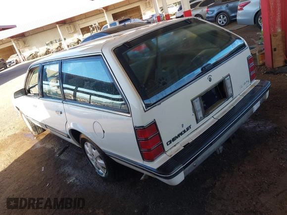 1989 Chevrolet Celebrity z VIN 1G1AW81W1K6142189, wystawiony jako IAAI lot #41816143 z przebiegiem 141 081 mil mil oraz . Historia ofert i sprzedaży dostępna na DreamBid. Obrazek 3.