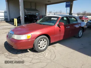 2000 Lincoln Town Car Signature z VIN 1LNHM82W2YY860059, wystawiony jako Copart lot #49096195 z przebiegiem 100 607 mil mil oraz Szkoda całkowita • Salvage title. Historia ofert i sprzedaży dostępna na DreamBid. Obrazek 1.