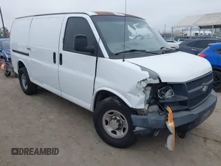 2007 Chevrolet Express Cargo Van with VIN 1GCGG25V471101377, listed as a IAAI auction lot 42105592 with 191,503 mi miles. Bid and sale history available at carsss.com. Image 1.